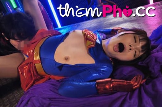 Siêu nhân Accel Girl bảo vệ chính nghĩa bị quái vật bò tuôi đụ lủng bướm
