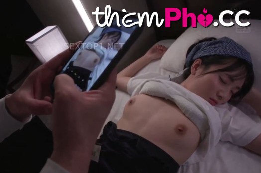 Chuốc thuốc mê đưa em đồng nghiệp dễ thương vào khách sạn