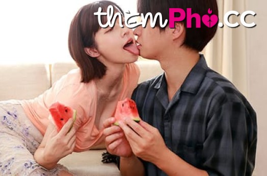 Âm thanh cực nứng từ chị vợ nhà hàng xóm khiến chàng sĩ tử mất ngủ