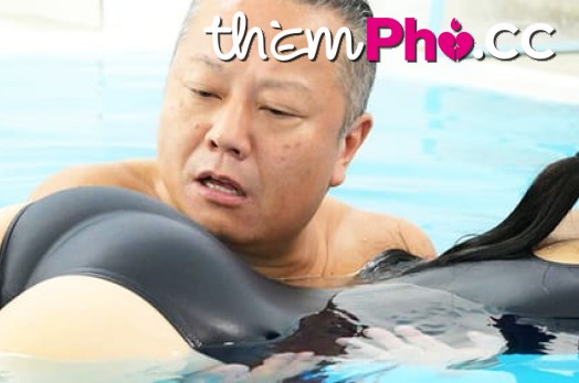 Người thầy giáo đáng kính gục ngã trước bờ mông gợi cảm của em nữ sinh tuổi mới lớn